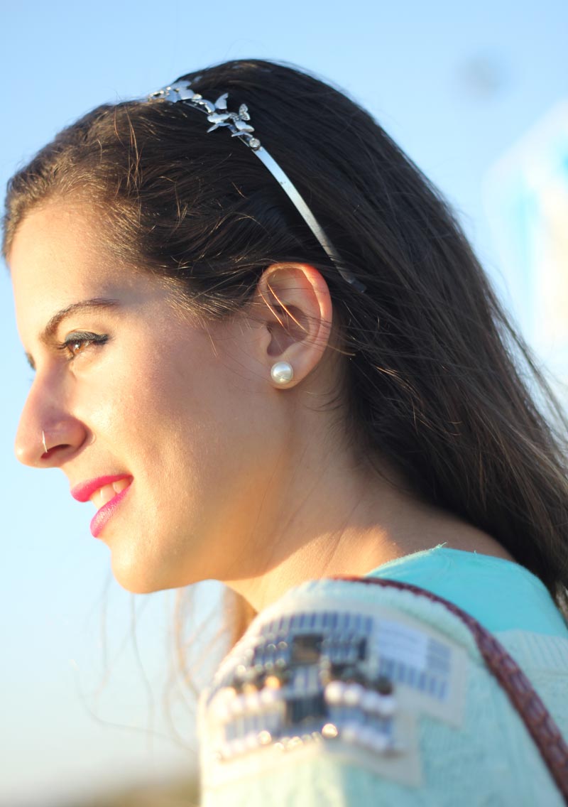 Jersey mint y falda blanca