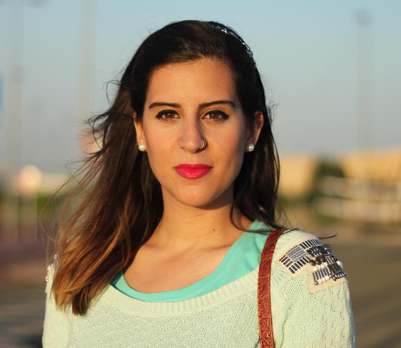 Jersey mint y falda blanca