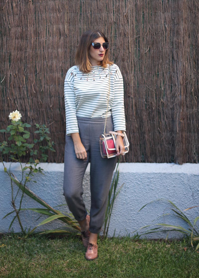 Pantalón fluido en gris