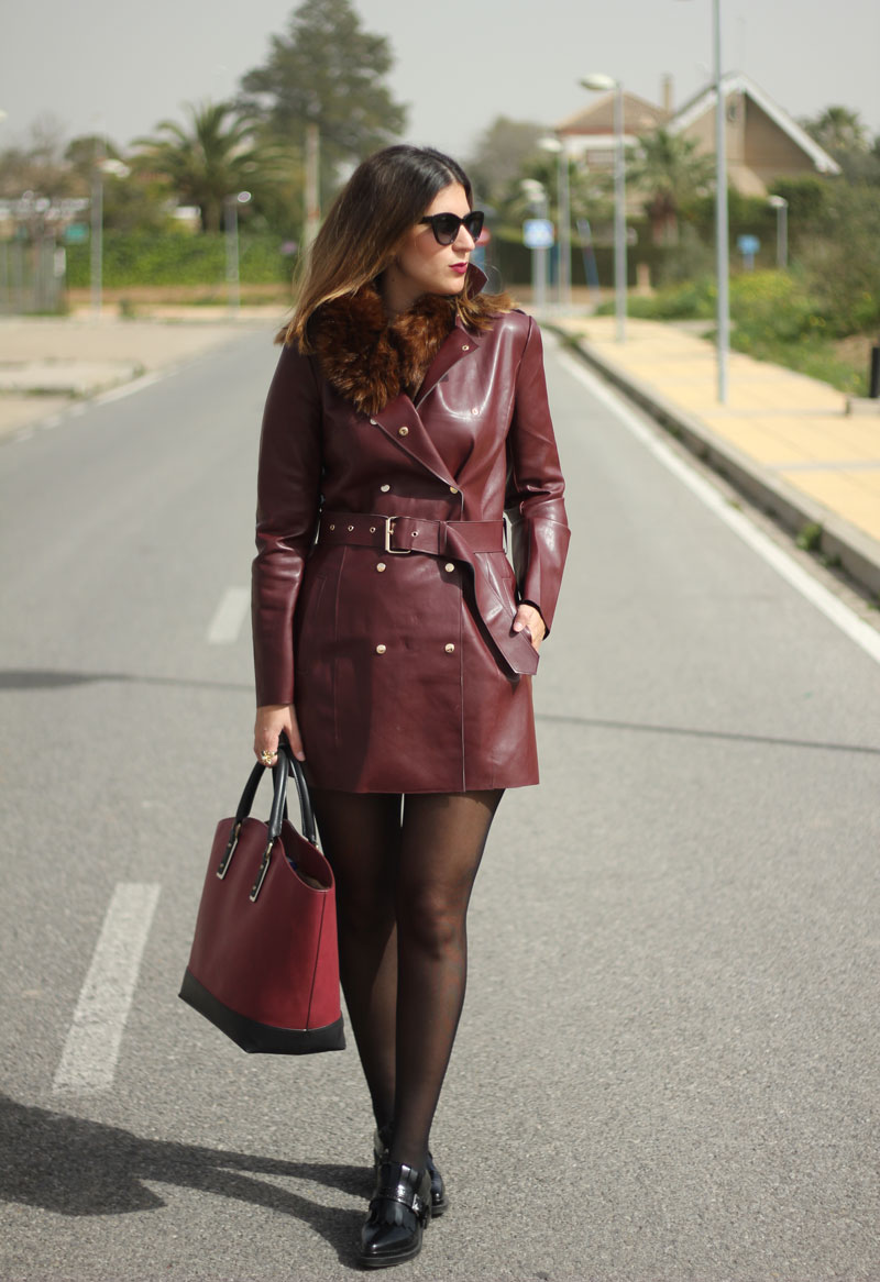 Abrigo de cuero burdeos