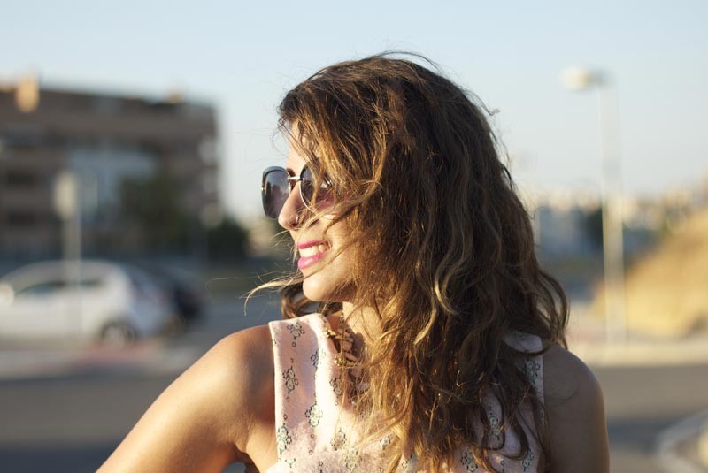 Crop top rosa + shorts verde oliva