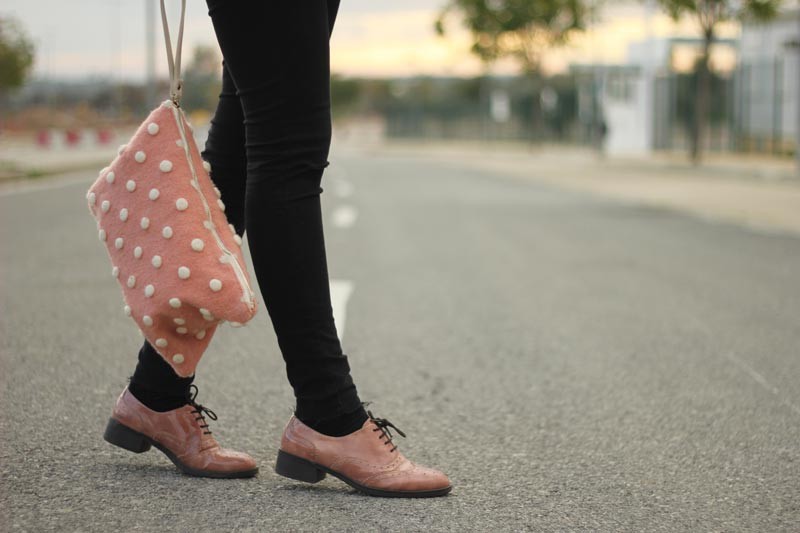 Clutch rosa de topitos