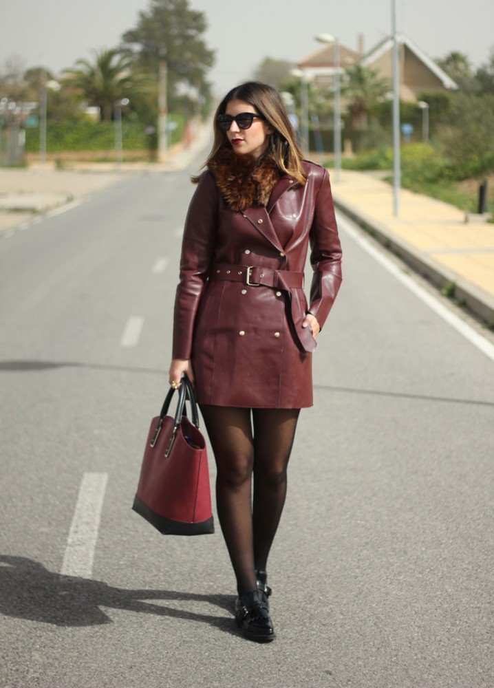 Abrigo de cuero burdeos