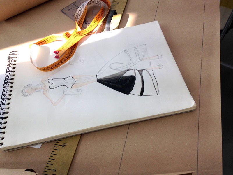 Vestido de flamenca rosas bordadas