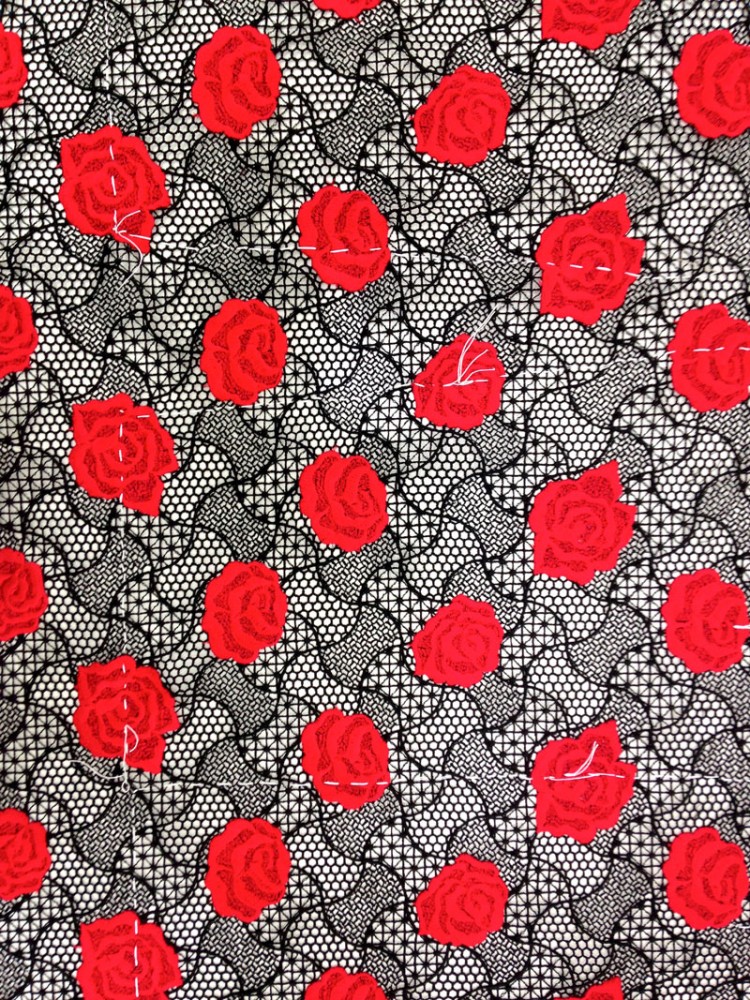 Vestido de flamenca rosas bordadas