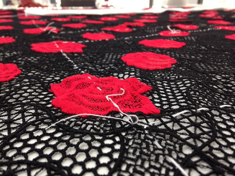 Vestido de flamenca rosas bordadas