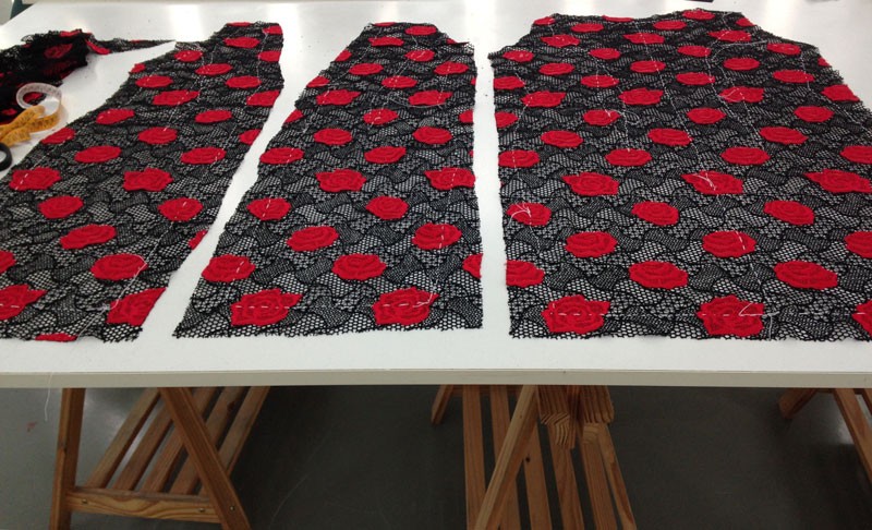 Vestido de flamenca rosas bordadas